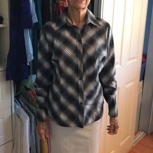 NEW YORK &COMPANY WOMAN SHIRT